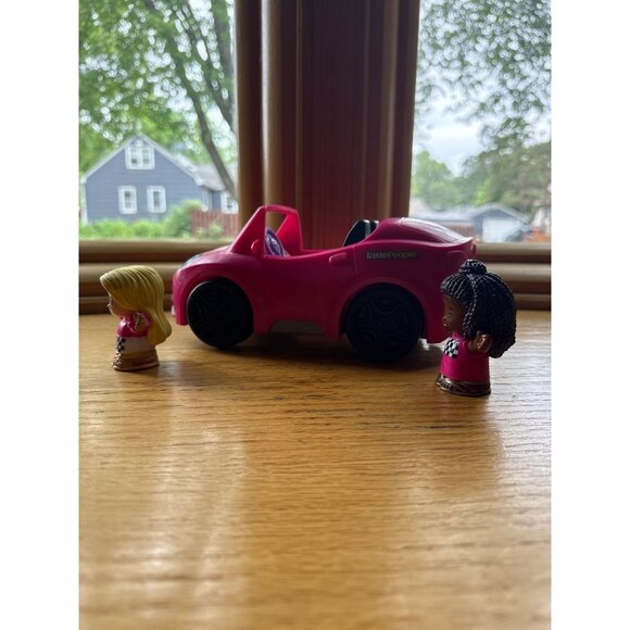 Fisher-Price Little People Barbie Convertible With 2 Figures - Picture 5 of 8